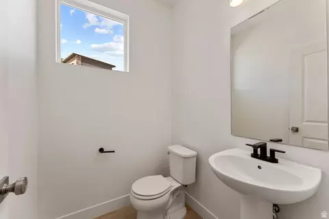 Bath - 516 W Olive Ln W, Saint George, UT 84790 photo 3 of 3