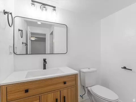 Bath - 1092 N 500 E, Centerville, UT 84014 photo 4 of 5