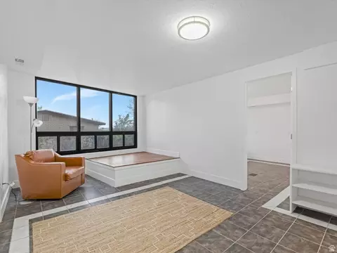 Living - 1092 N 500 E, Centerville, UT 84014 photo 3 of 4
