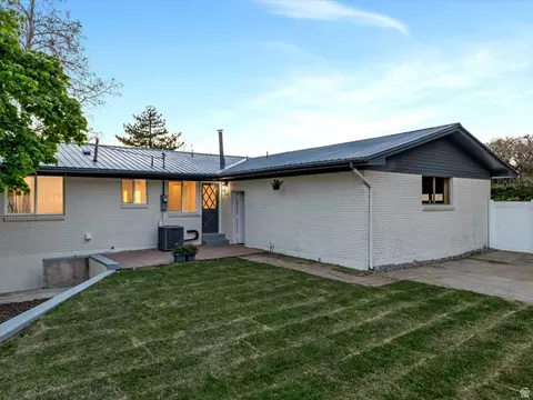 Exterior - 1092 N 500 E, Centerville, UT 84014 photo 6 of 6