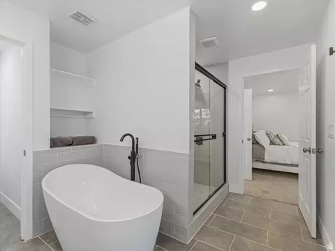 Bath - 1092 N 500 E, Centerville, UT 84014 photo 2 of 5