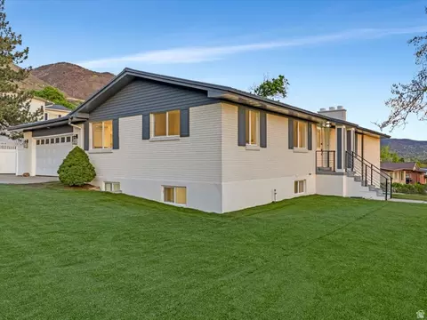 Exterior - 1092 N 500 E, Centerville, UT 84014 photo 5 of 6