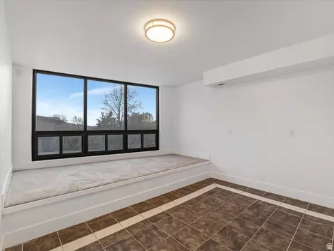 Living - 1092 N 500 E, Centerville, UT 84014 photo 4 of 4