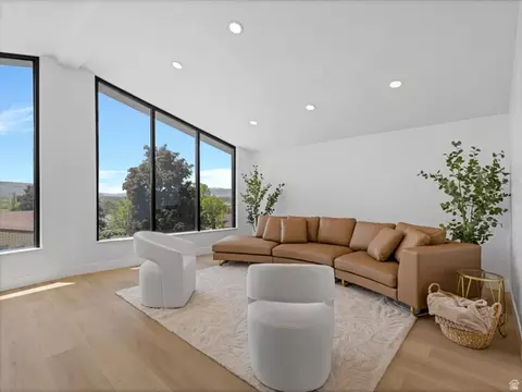 Living - 1092 N 500 E, Centerville, UT 84014 photo 1 of 4