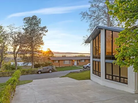 Exterior - 1092 N 500 E, Centerville, UT 84014 photo 2 of 6