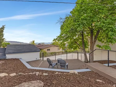 Exterior - 1092 N 500 E, Centerville, UT 84014 photo 4 of 6