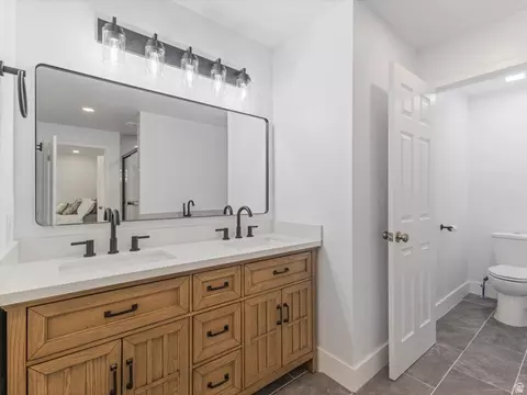 Bath - 1092 N 500 E, Centerville, UT 84014 photo 1 of 5