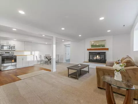 Living - 1092 N 500 E, Centerville, UT 84014 photo 2 of 4
