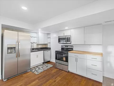 Kitchen - 1092 N 500 E, Centerville, UT 84014 photo 6 of 6