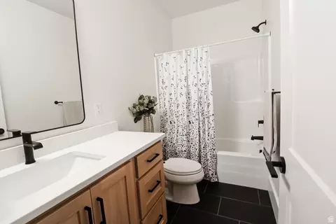 Bath - 1087 E 160 N, Hyde Park, UT 84318 photo 3 of 4