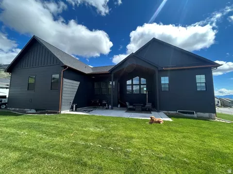 Exterior - 1087 E 160 N, Hyde Park, UT 84318 photo 3 of 3