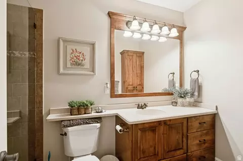 Bath - 3093 E Scenic Valley Ln, Sandy, UT 84092 photo 7 of 10