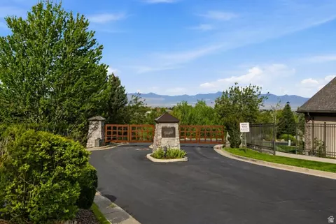 View/Area - 3093 E Scenic Valley Ln, Sandy, UT 84092 photo 2 of 2