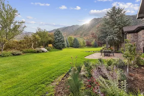 Exterior - 3093 E Scenic Valley Ln, Sandy, UT 84092 photo 4 of 12
