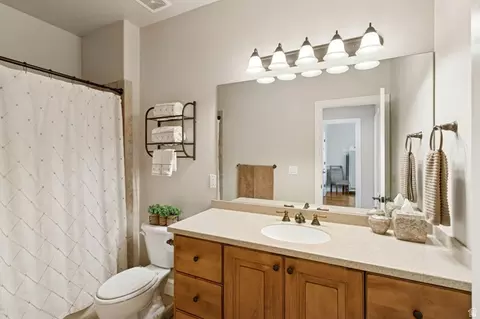 Bath - 3093 E Scenic Valley Ln, Sandy, UT 84092 photo 6 of 10
