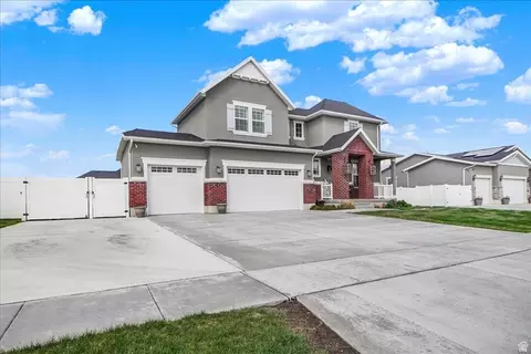 2449 N Sarus Crane Dr, Clinton, UT 84015