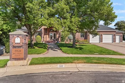 960 E Par Three Cir, Fruit Heights, UT 84037