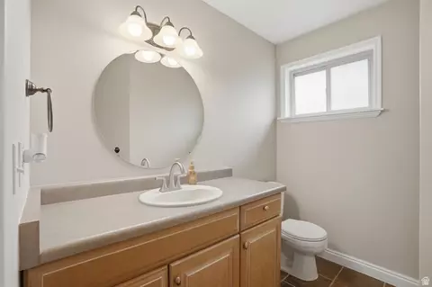 Bath - 1553 E Fuller Dr, Millcreek, UT 84124 photo 3 of 5