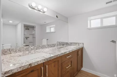 Bath - 1553 E Fuller Dr, Millcreek, UT 84124 photo 4 of 5