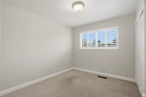 Bedroom - 1553 E Fuller Dr, Millcreek, UT 84124 photo 4 of 10