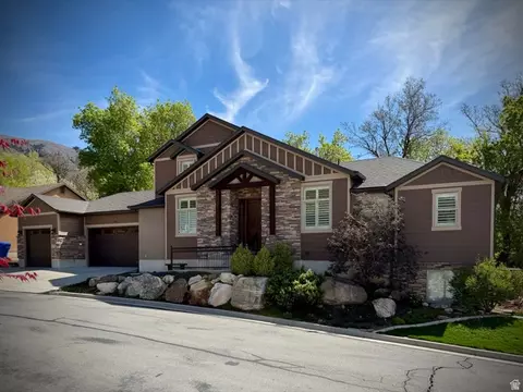 156 E Steed Ct, Farmington, UT 84025