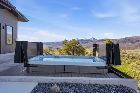 Exterior - 5585 E Highland View Ct, Eden, UT 84310 photo 5 of 20