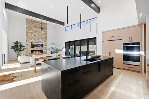 Kitchen - 5585 E Highland View Ct, Eden, UT 84310 photo 4 of 6