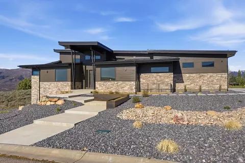 Exterior - 5585 E Highland View Ct, Eden, UT 84310 photo 3 of 20