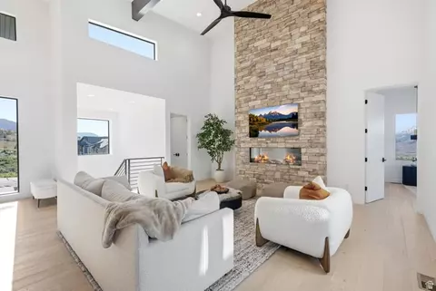 Living - 5585 E Highland View Ct, Eden, UT 84310 photo 2 of 5