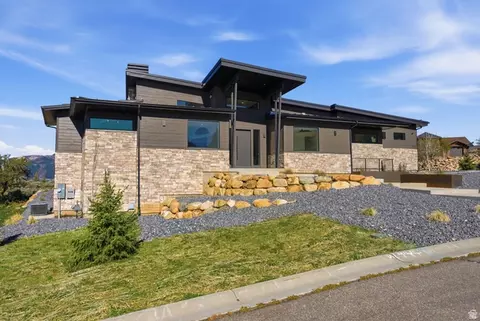 Exterior - 5585 E Highland View Ct, Eden, UT 84310 photo 4 of 20