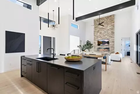 Kitchen - 5585 E Highland View Ct, Eden, UT 84310 photo 5 of 6