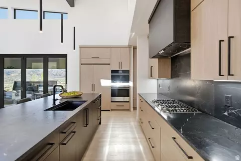 Kitchen - 5585 E Highland View Ct, Eden, UT 84310 photo 3 of 6
