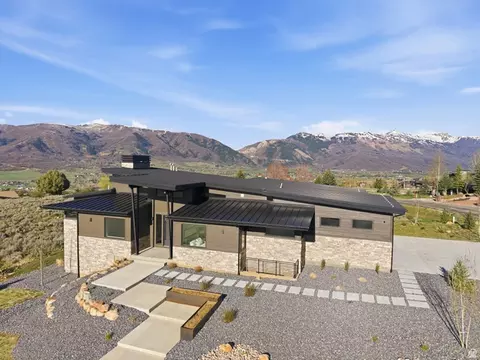Exterior - 5585 E Highland View Ct, Eden, UT 84310 photo 9 of 20