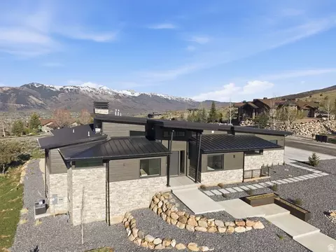 Exterior - 5585 E Highland View Ct, Eden, UT 84310 photo 11 of 20