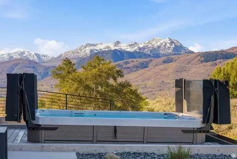 Exterior - 5585 E Highland View Ct, Eden, UT 84310 photo 6 of 20
