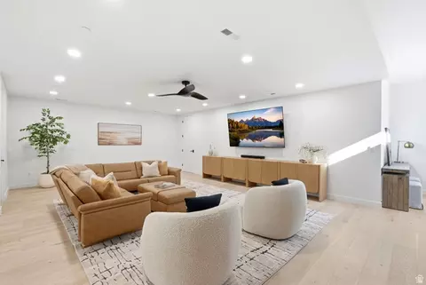 Living - 5585 E Highland View Ct, Eden, UT 84310 photo 4 of 5
