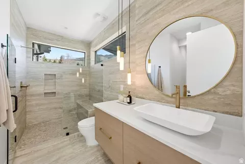 Bath - 5585 E Highland View Ct, Eden, UT 84310 photo 5 of 8