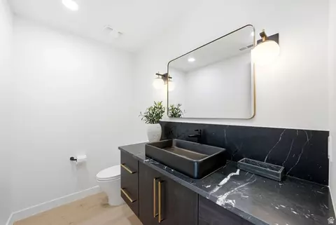 Bath - 5585 E Highland View Ct, Eden, UT 84310 photo 6 of 8