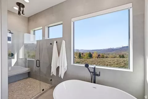 Bath - 5585 E Highland View Ct, Eden, UT 84310 photo 3 of 8