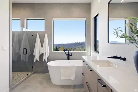 Bath - 5585 E Highland View Ct, Eden, UT 84310 photo 2 of 8
