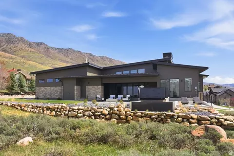 Exterior - 5585 E Highland View Ct, Eden, UT 84310 photo 8 of 20