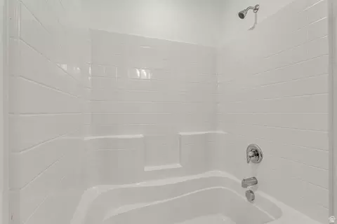 Bath - 2736 E Kistler Aly, Eagle Mountain, UT 84005 photo 2 of 3