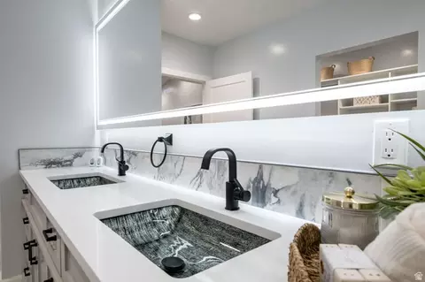 Bath - 476 E Spring Dr, Toquerville, UT 84774 photo 8 of 14