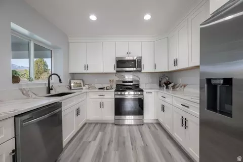 Kitchen - 476 E Spring Dr, Toquerville, UT 84774 photo 7 of 7