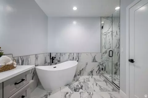Bath - 476 E Spring Dr, Toquerville, UT 84774 photo 6 of 14