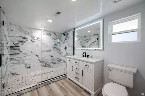 Bath - 476 E Spring Dr, Toquerville, UT 84774 photo 11 of 14