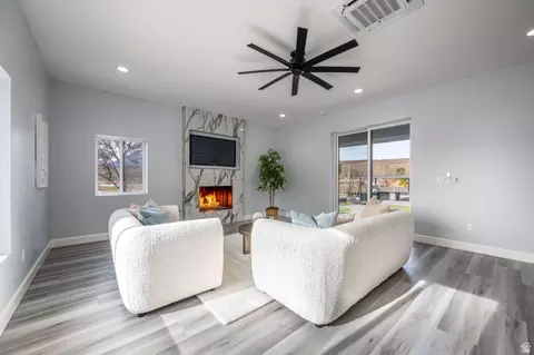 Living - 476 E Spring Dr, Toquerville, UT 84774 photo 7 of 9