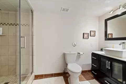 Bath - 1924 N 2000 E, Layton, UT 84040 photo 5 of 6