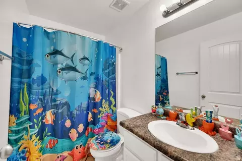 Bath - 7187 S 420 E, Midvale, UT 84047 photo 3 of 4