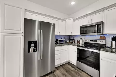 Kitchen - 7187 S 420 E, Midvale, UT 84047 photo 2 of 3
